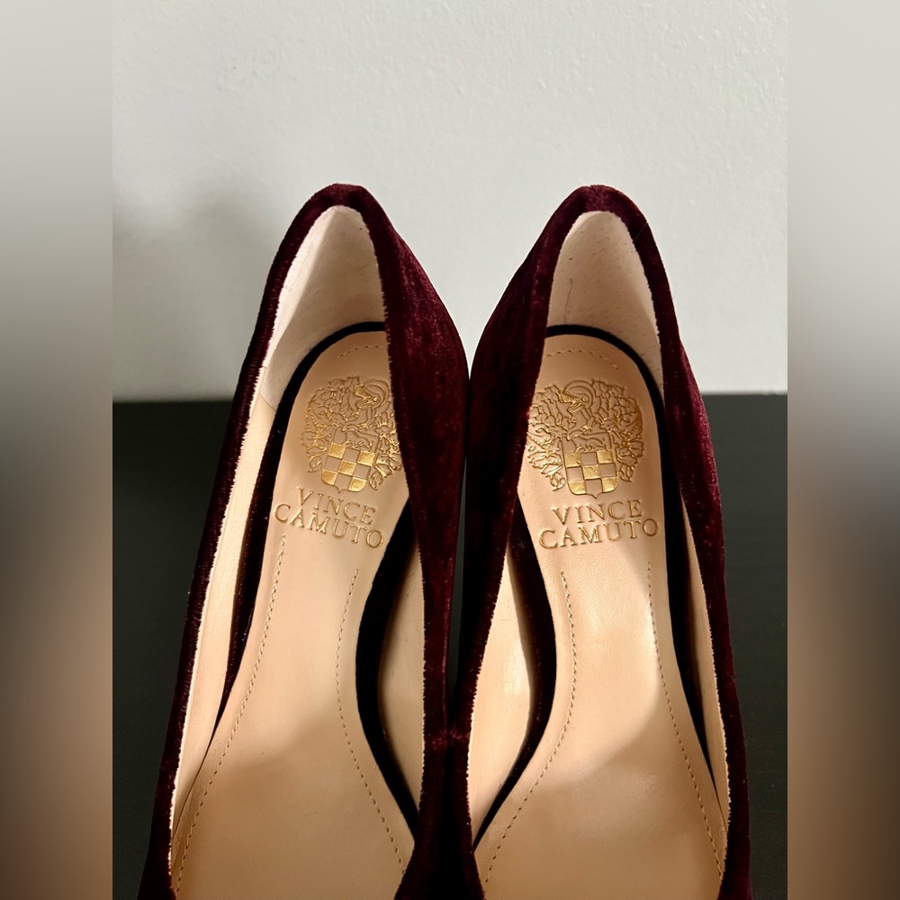 Vince Camuto Burgundy Velvet Pumps Heels 3.5” Size 5.5 - Elegant Party Holiday - Picture 5 of 10